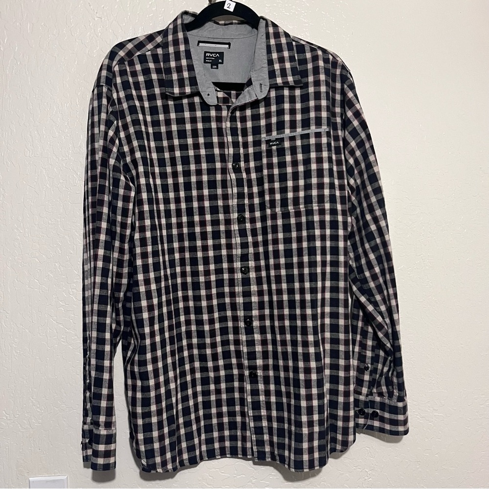 Rvca button up Mens size XL Plaid black tan and red cotton